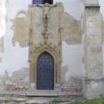 Obwarowany kościól w Kurdějovie - portal gotycki